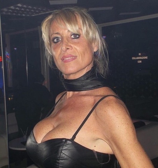 Mature nympho du 11 cherche jeune homme